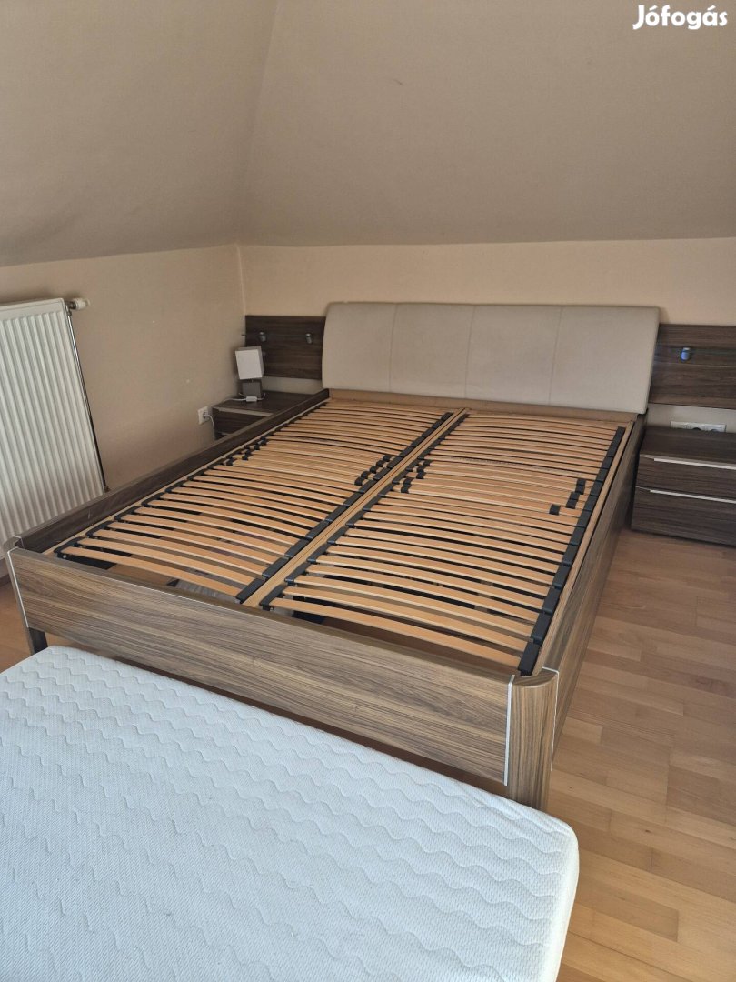 Komplett ágy 160x200 beépített világítással + éjjeli szekrények