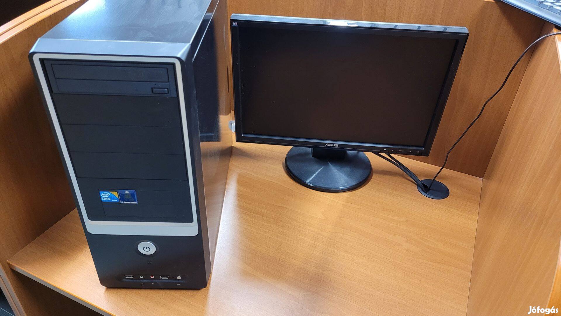 Komplett számítógép (szgép, monitor + asztal)