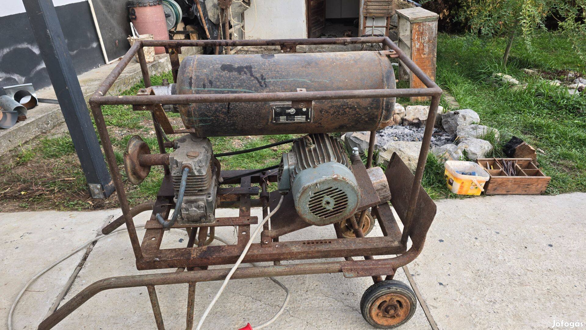 Kompresszor 40 literes tartály,2 dugattyús légsűrítő 4Kw motor