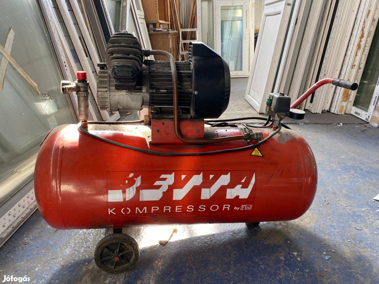 Kompresszor,üvegszállító állvány,csempevágó,egyfejes ablakhegesztő