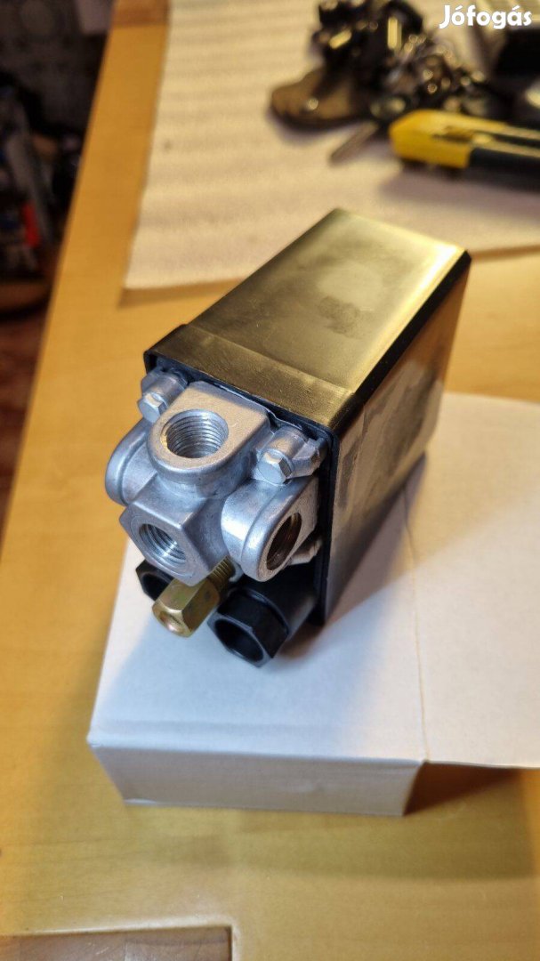 Kompresszorhoz nyomáskapcsoló, 4 kiállással, négy csatlakozó