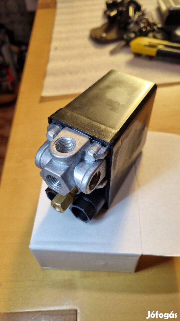 Kompresszorhoz való nyomáskapcsoló 4 kimenettel, négy