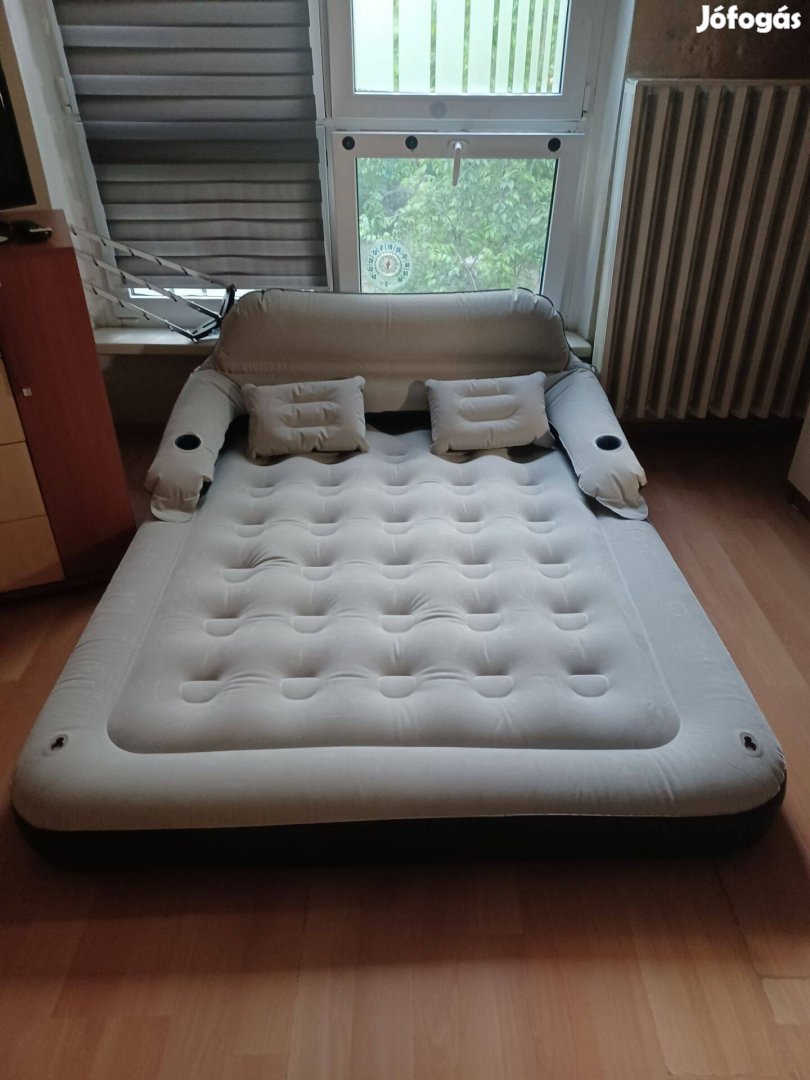 Kompresszorral felfujhato vendegagy