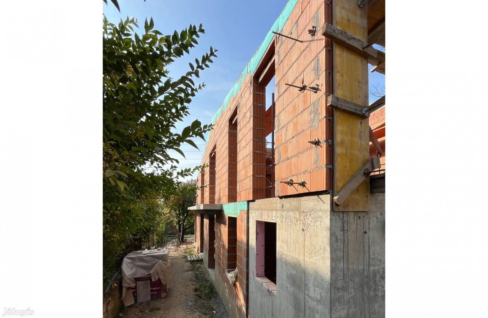 Kőműves szakembert, segédmunkást keresünk PEST Megyében