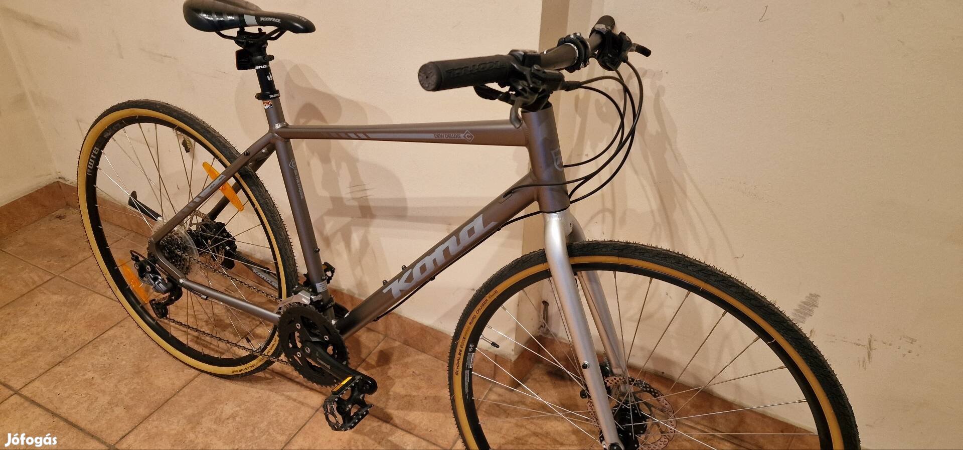 Kona Dew Deluxe 28" fitnes kerékpár akciós áron eladó