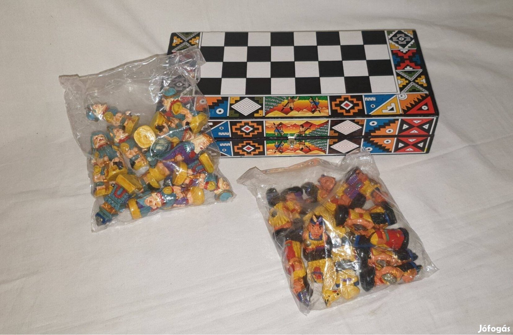 Konkvisztádor és inka témájú sakk-készlet