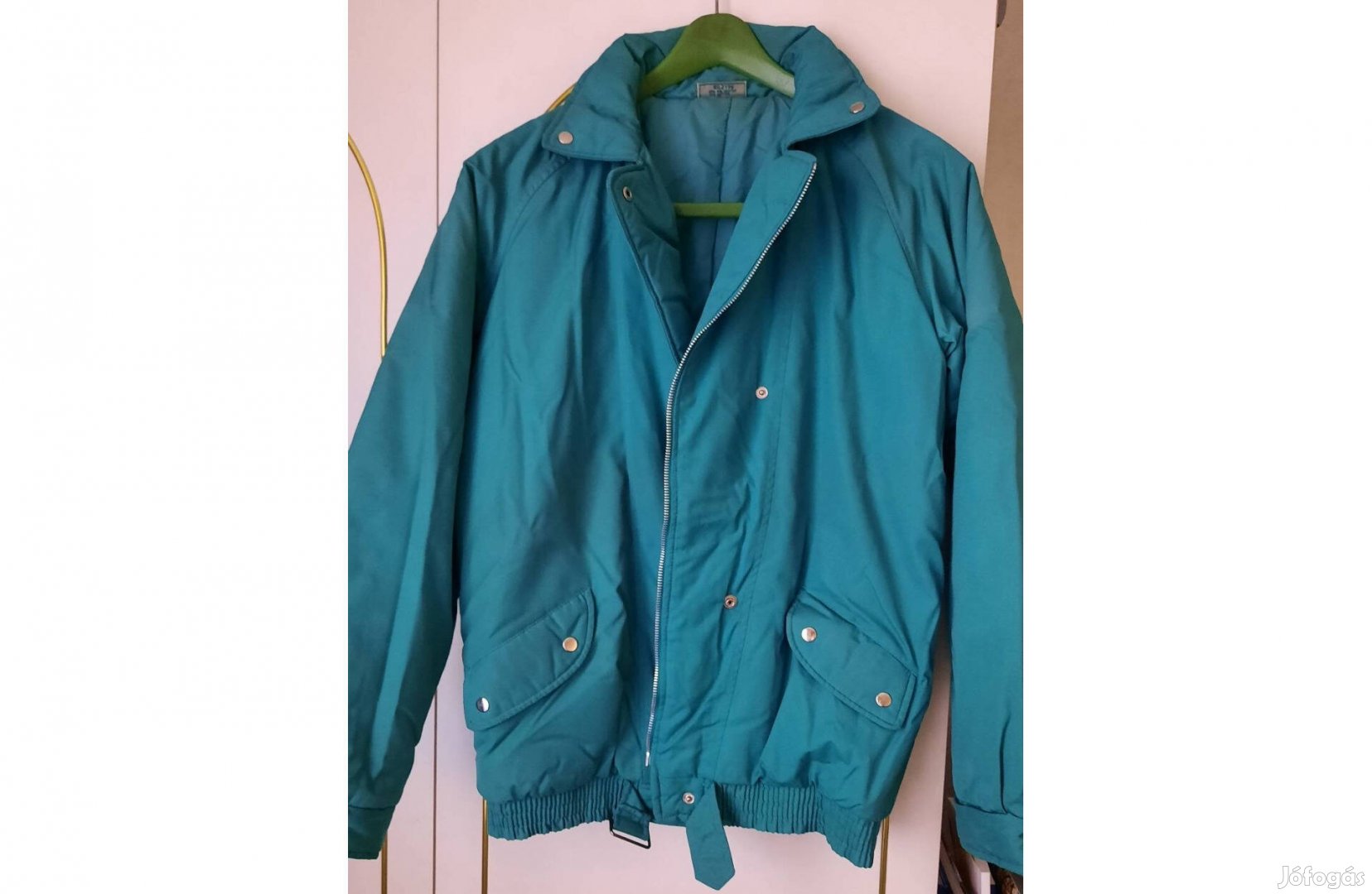 Könnyű, sportos, zöld színű férfi-női kabát eladó