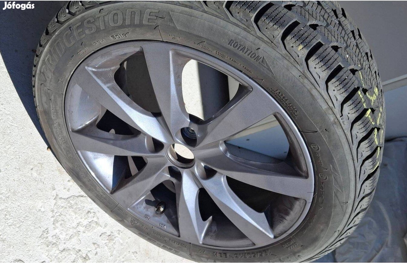 Könnyűfém Felnin 4db használt Téli Gumi Toyota Yarisról