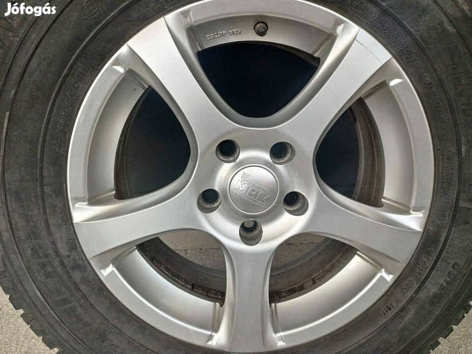 Könnyűfém felni, 235/60/R16 gumival