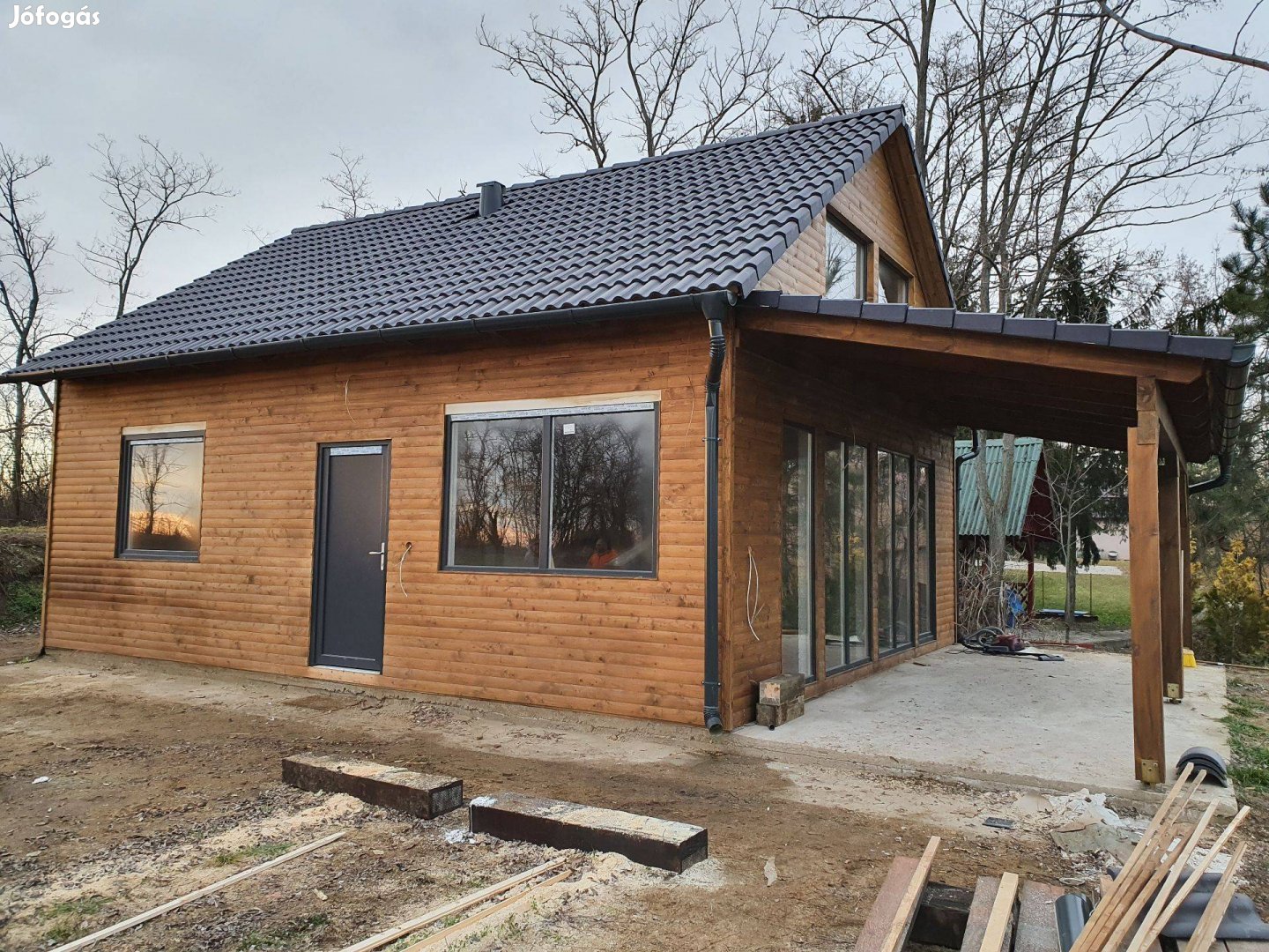 Könnyűszerkezetes ház, faház, nyaraló 7x8.5 méter + terasz kivitelezés