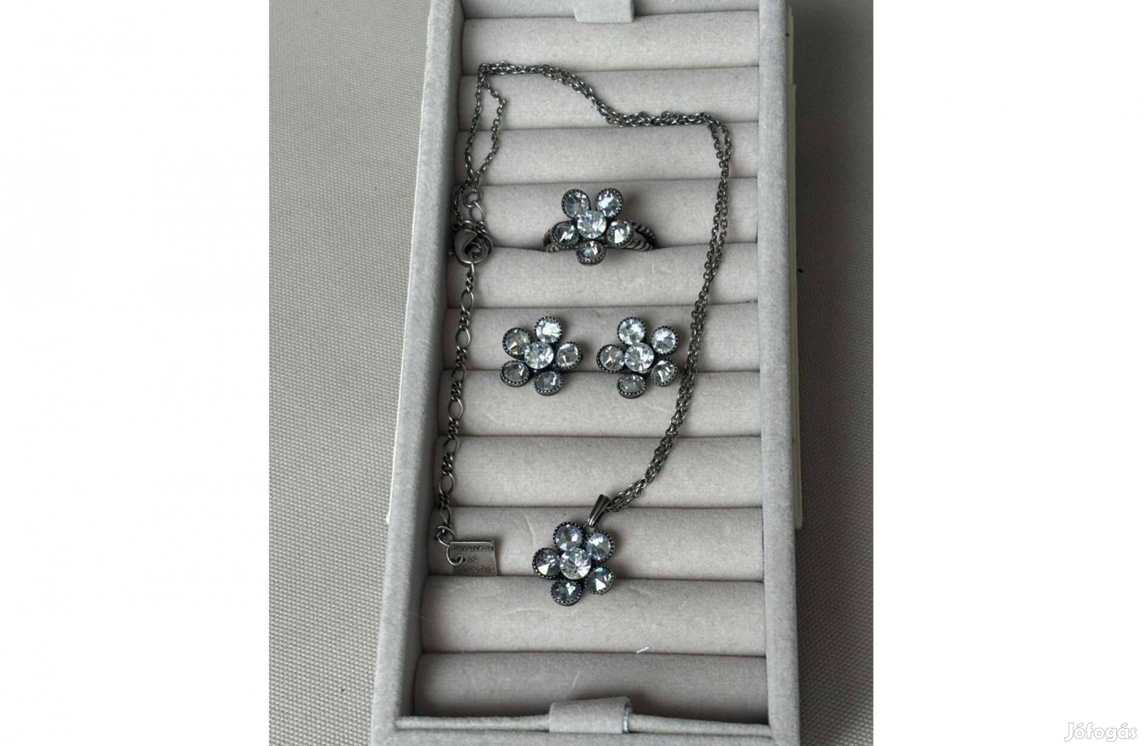 Konplott virágos szett fehér kristályokkal