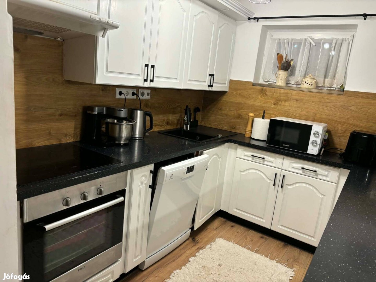 Konyhabútor gépekkel