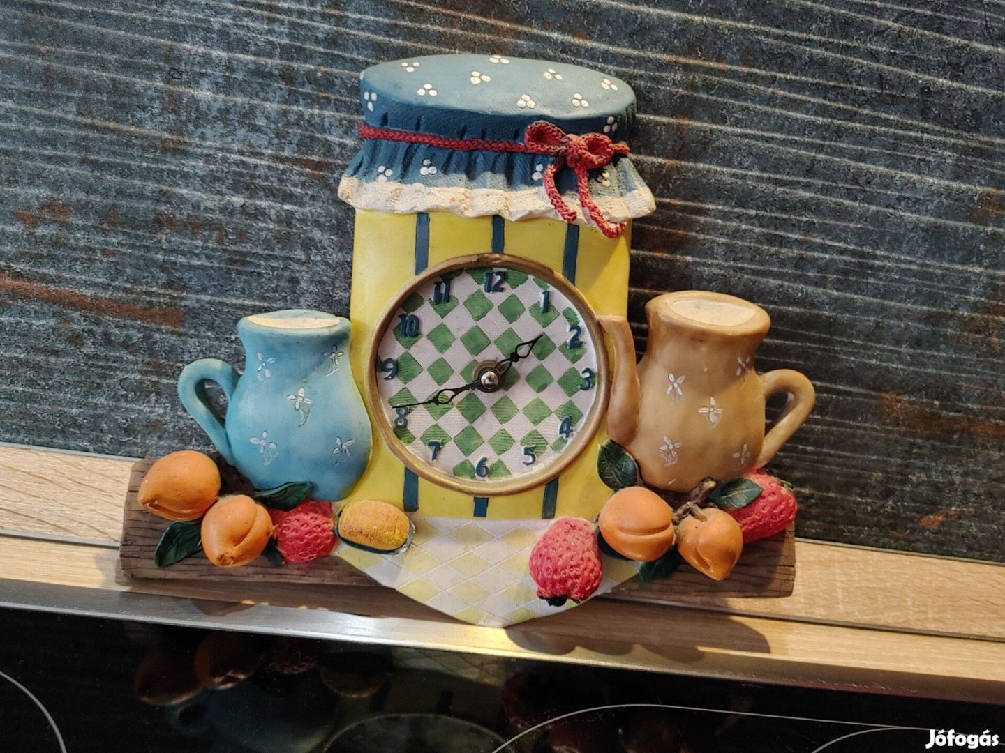 Konyhai falióra kamrai dekorral -működik