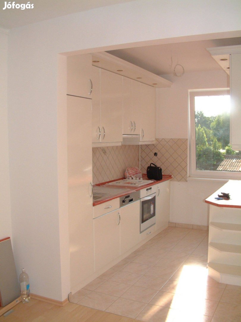 Konyhaszekrény Konyhabútor szett világítással eladó