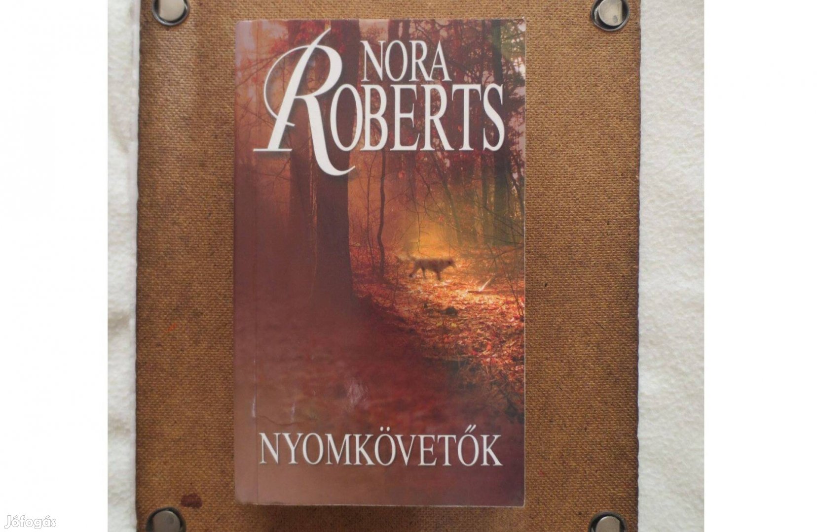 Könyv eladó ( Nora Roberts: Nyomkövetők )