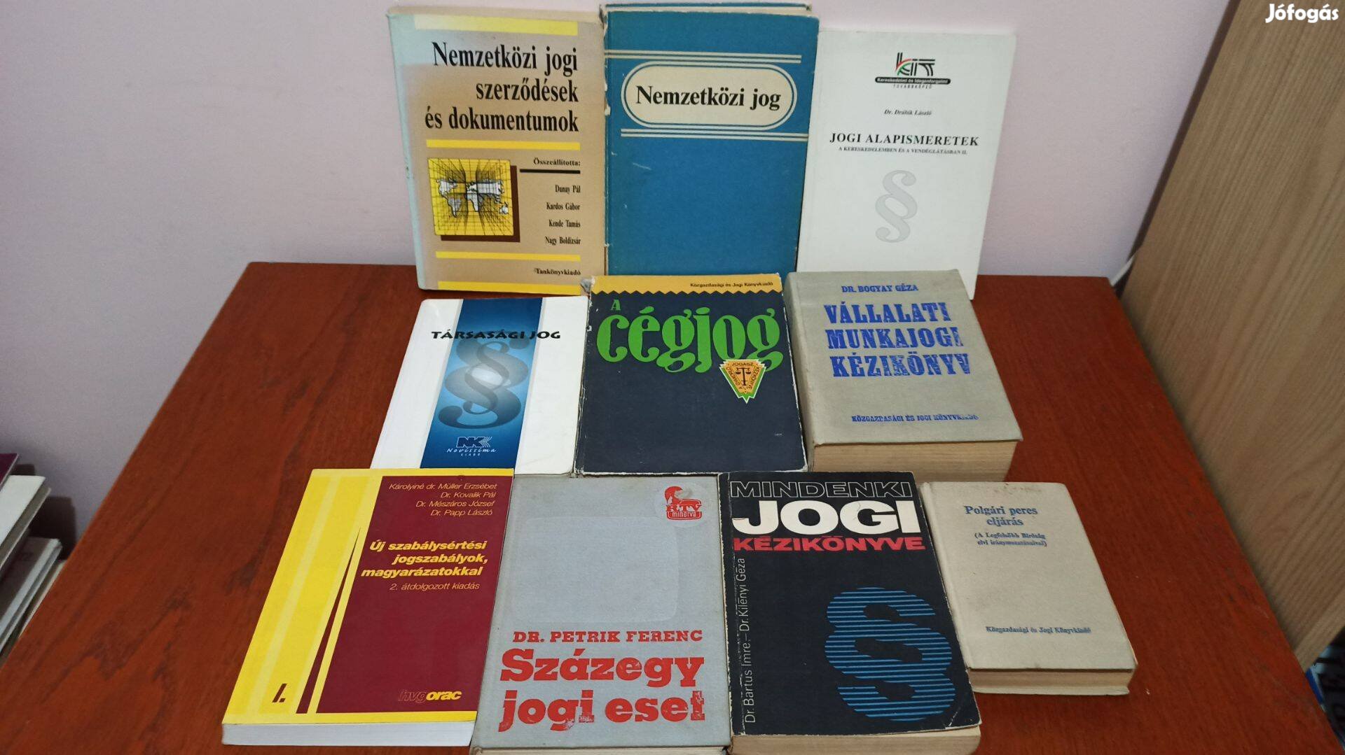 Könyvcsomag Jogi szakkönyvek 11 db könyv