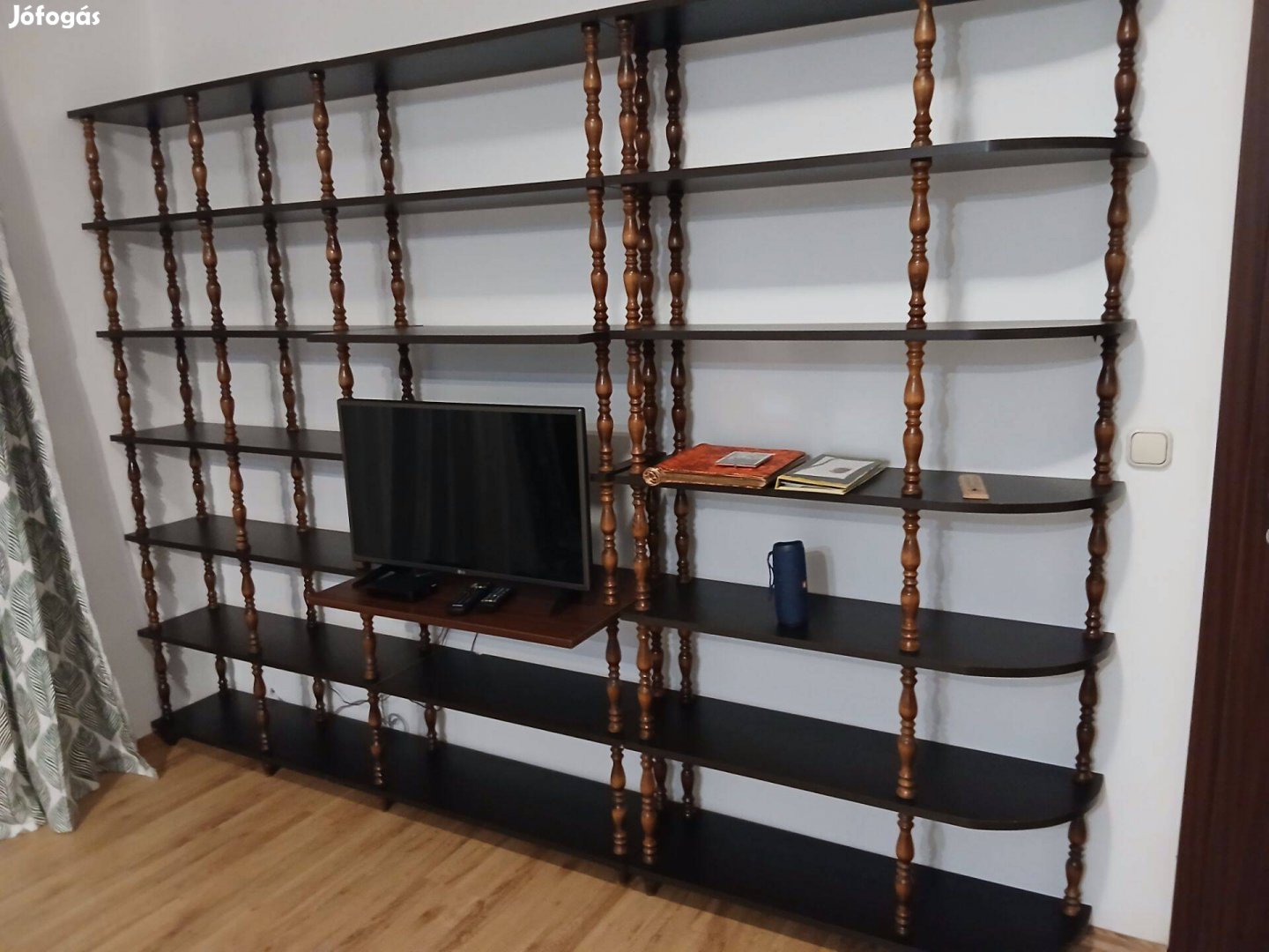 Könyvespolc eladó