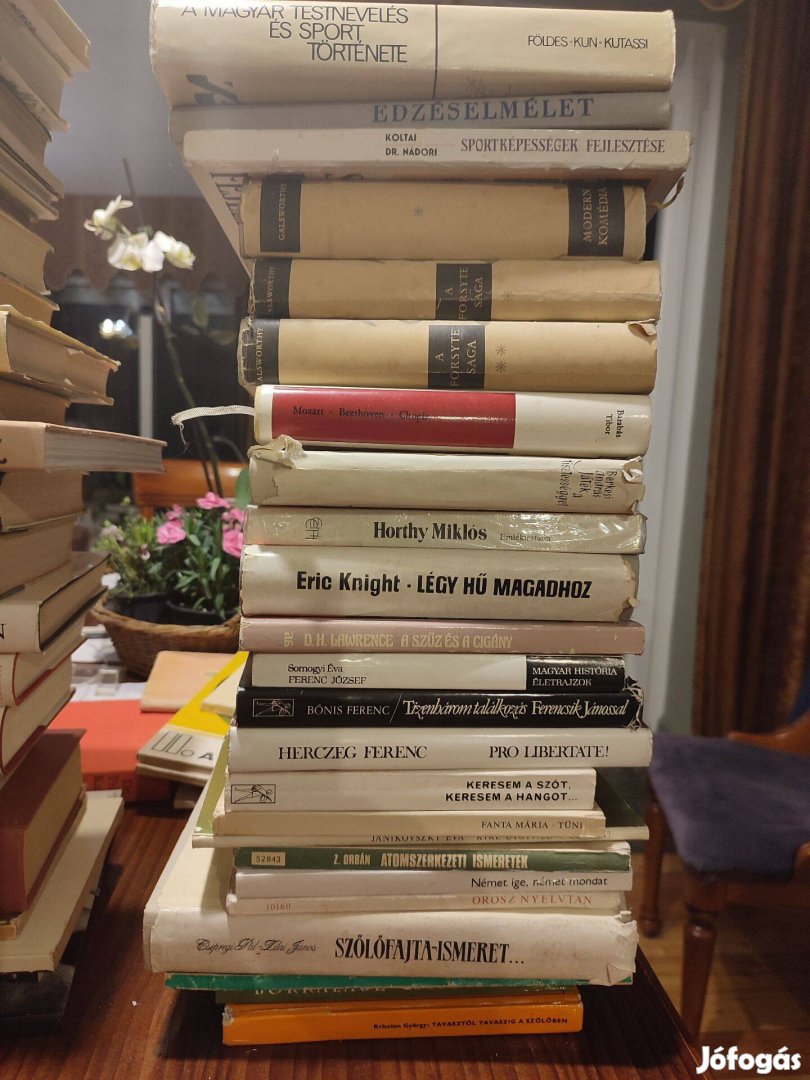 Könyvgyűjtemény eladó, akár darabokban vagy cserélhető