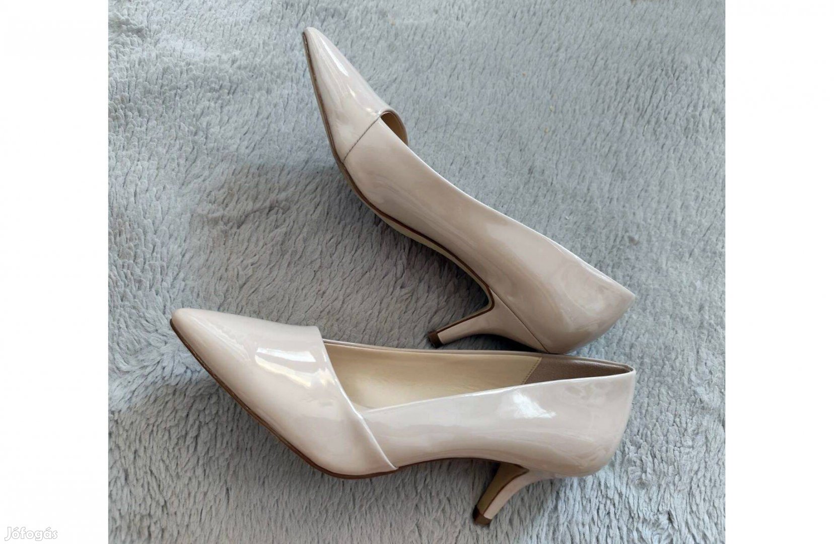 Kopásmentes, hibátlan, tűsarkú, újszerű lakk körömcipő