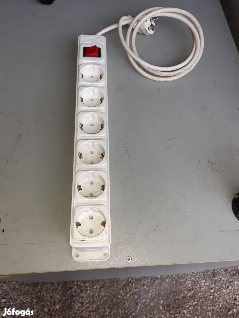 Kopp 6 aljzatos kapcsolós 1273.0201.2 hosszabbító elosztó