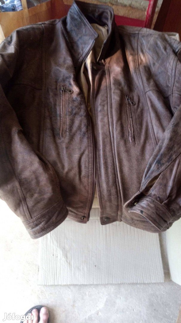 Koptatott 50-es méretű elegáns bőrdzseki, akár motorozáshoz is
