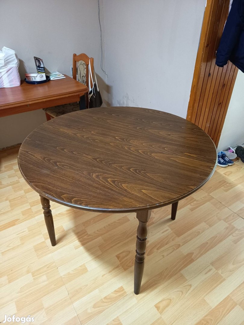 Kör alakú asztal 