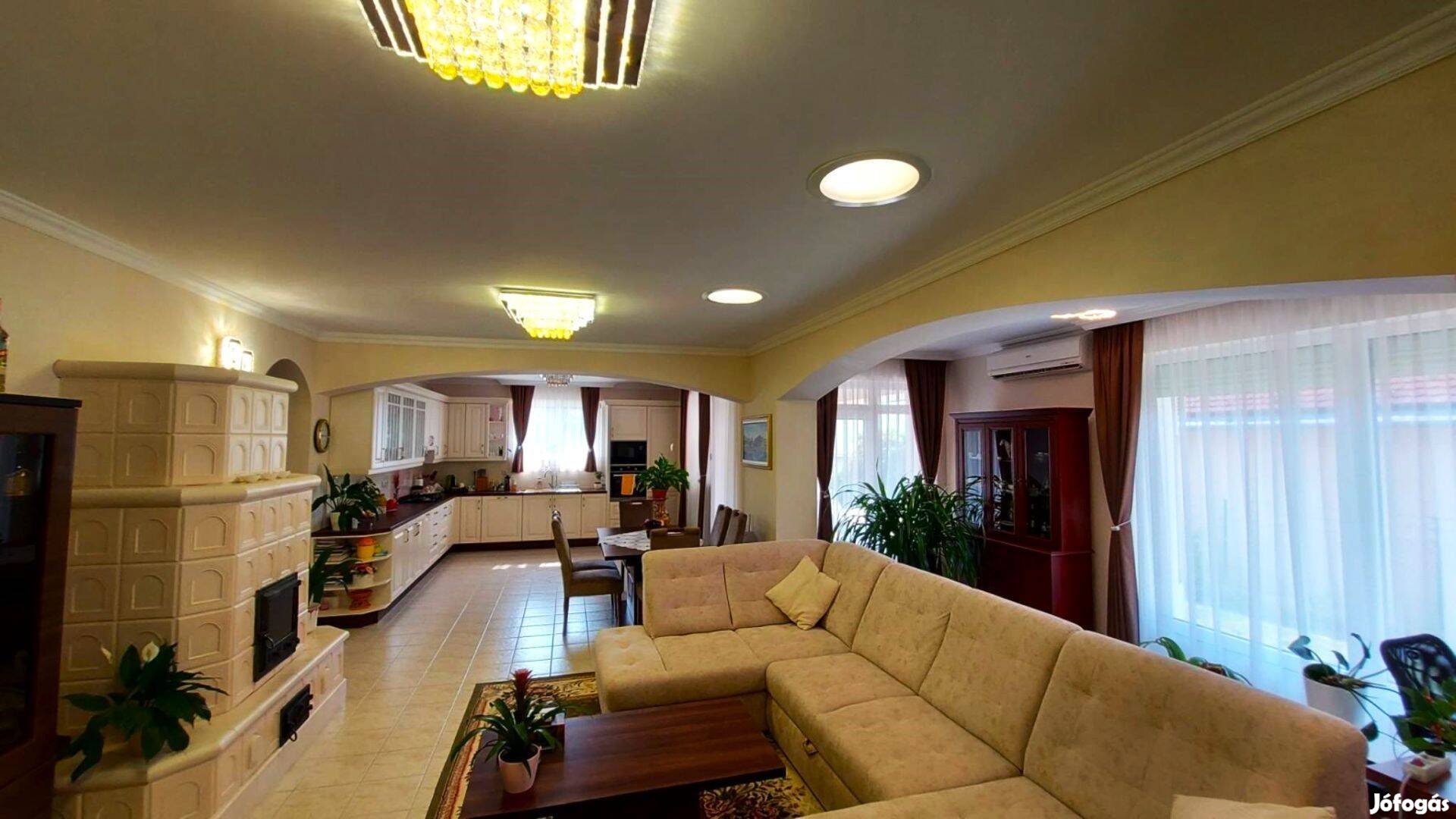 Korányi kertvárosban igényes családi ház eladó. 67541