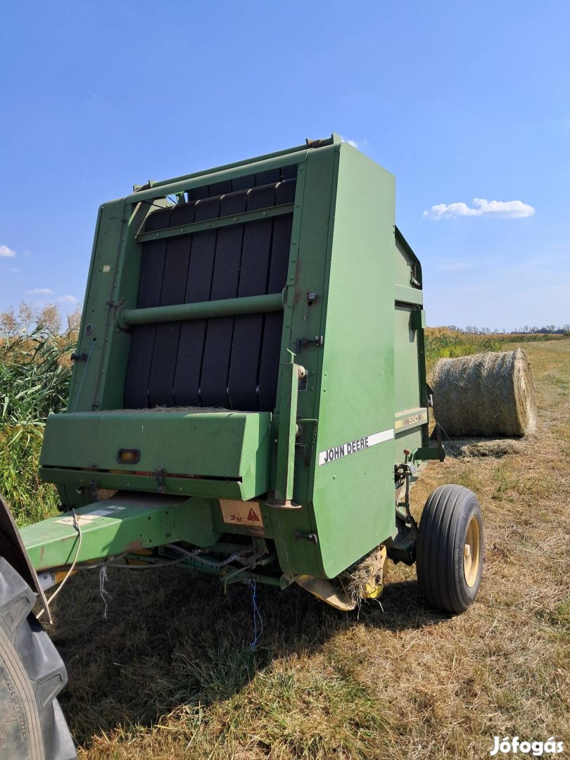 Körbálázó John deere 550