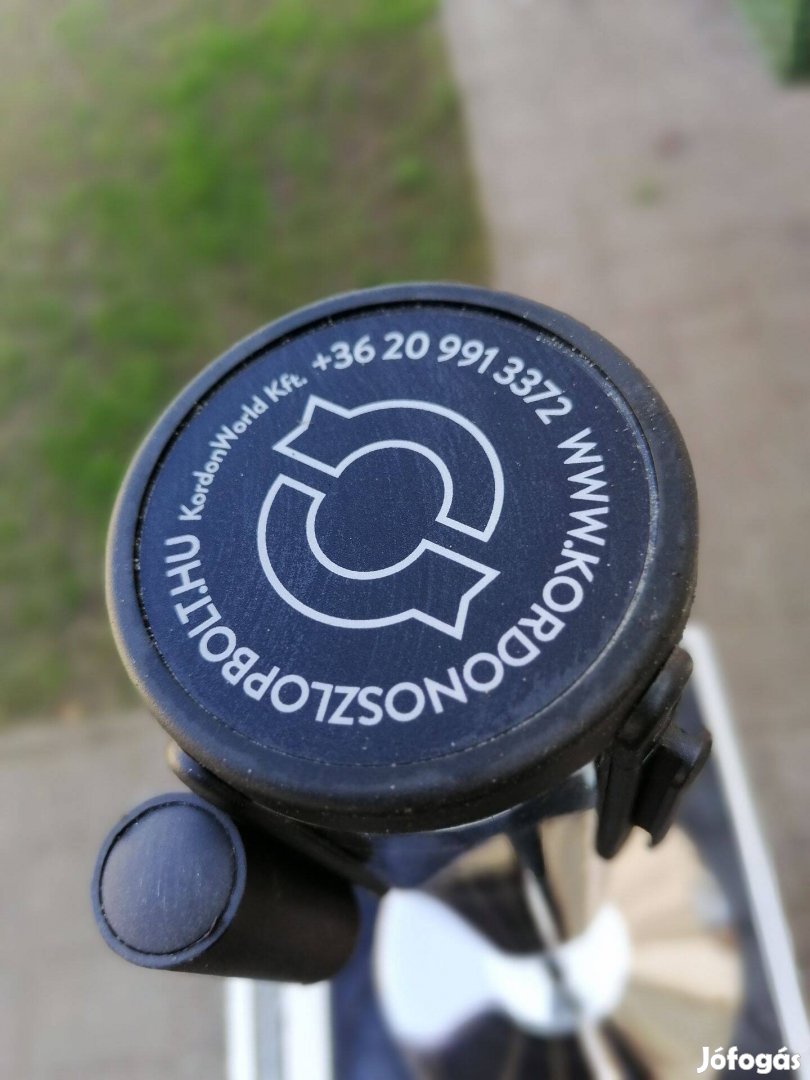 Kordonoszlop kazettával