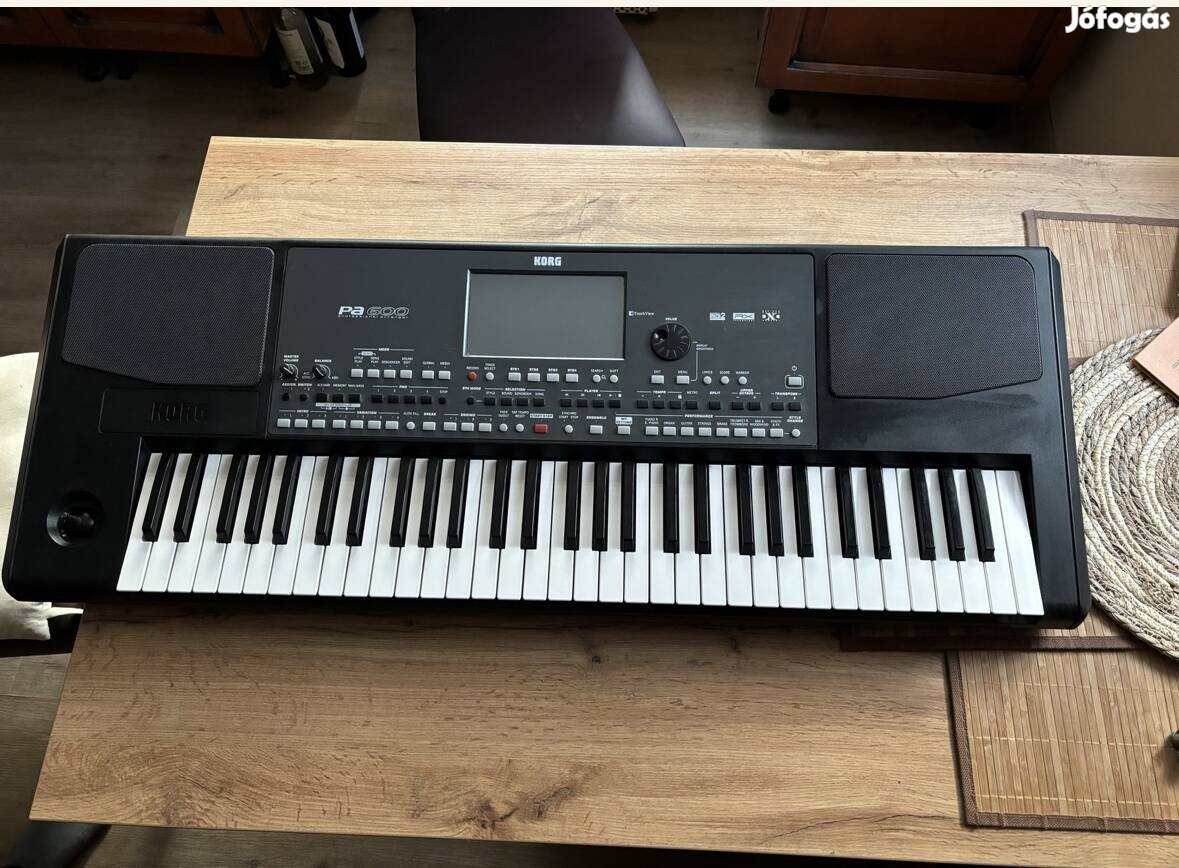 Korg PA600 szintetizátor