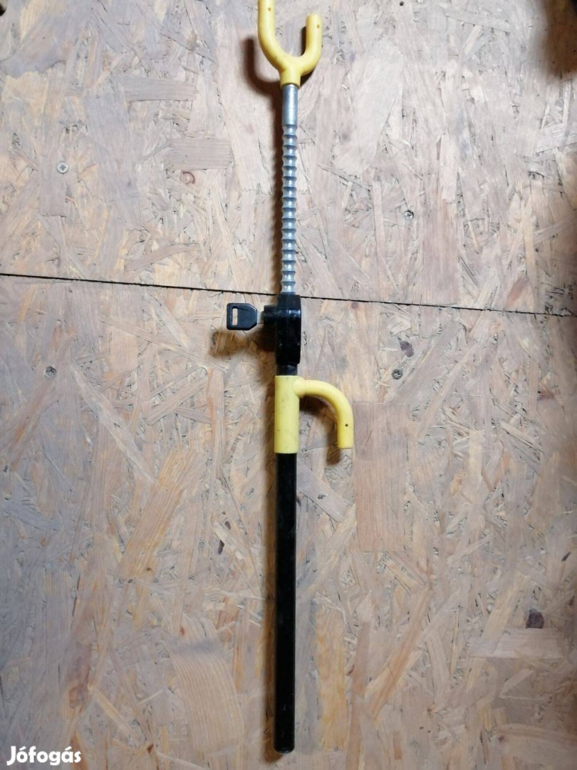 Kormányzár személyautóba / acél anyagú lopásgátló