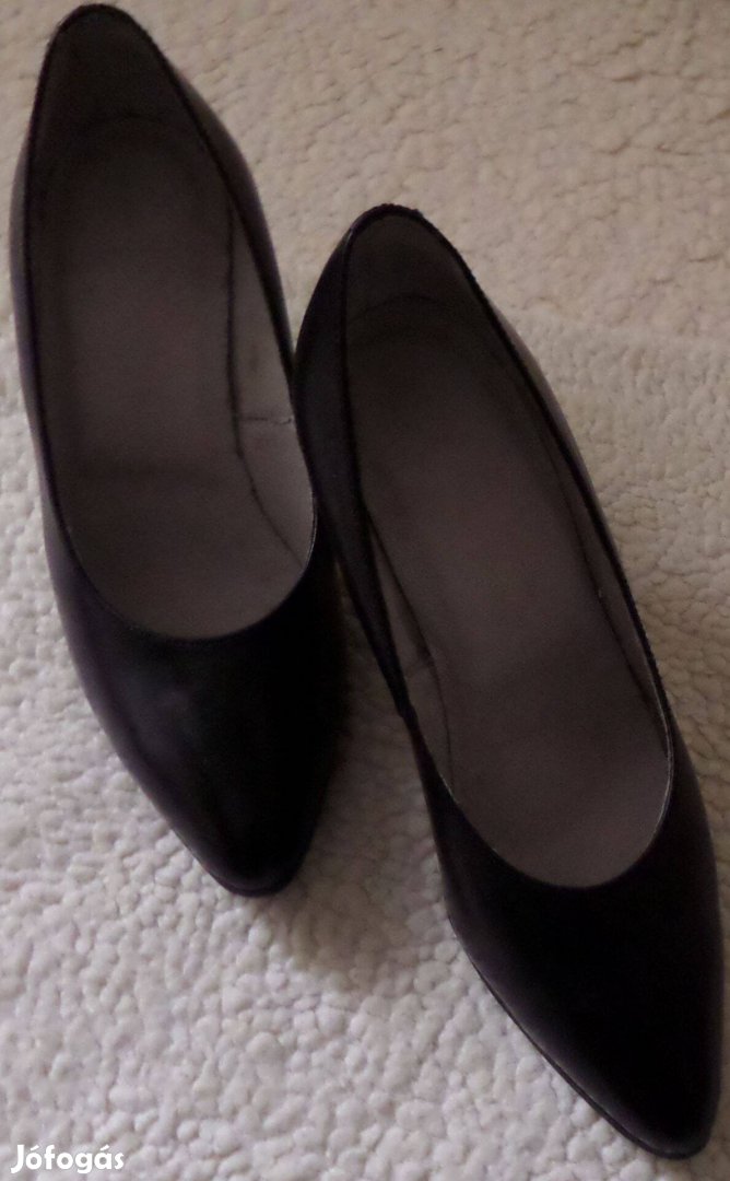 Körömcipő fekete