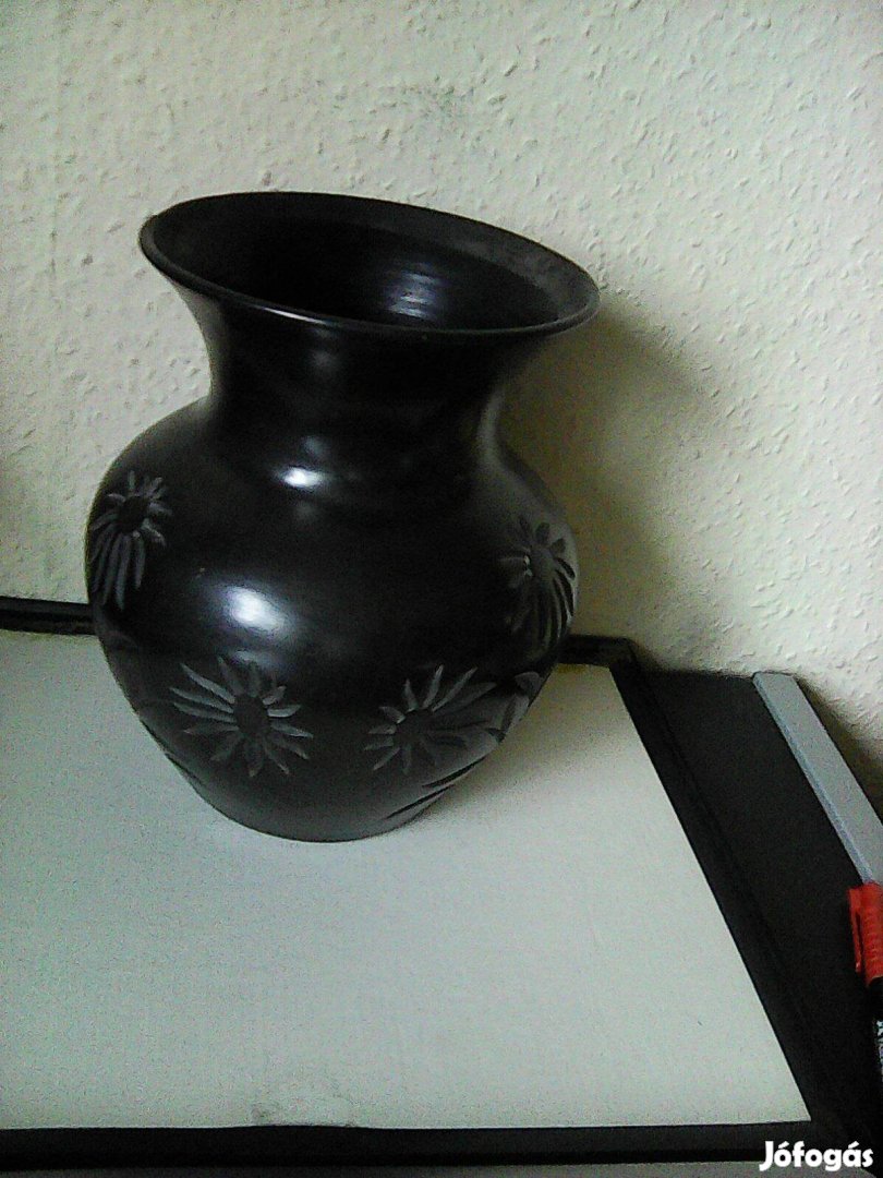Korondi fekete cserép váza 23 cm