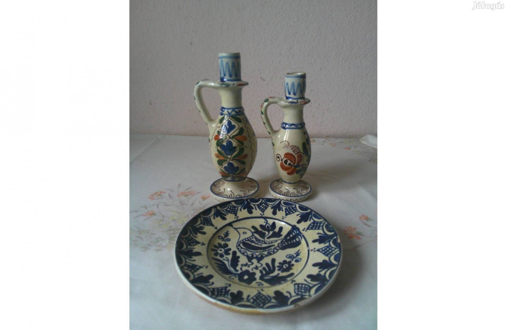 Korondi jellegű kerámia gyertyatartó és falitányér 3 db.