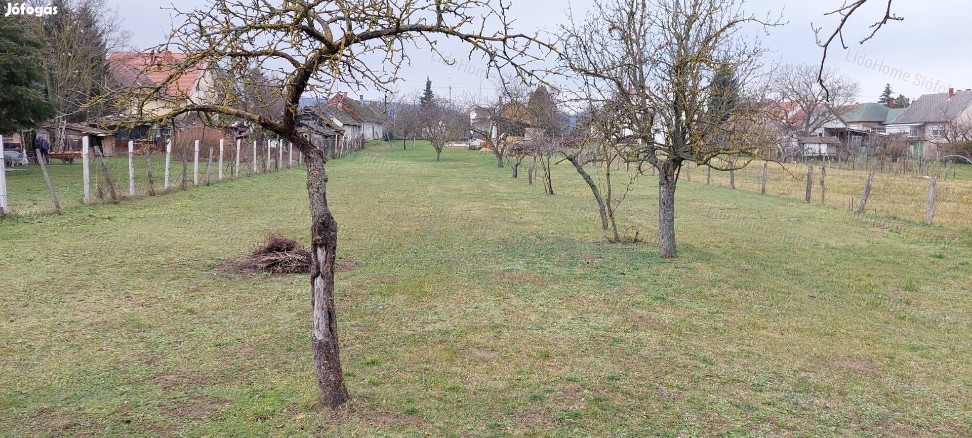 Kőröshegyi belterületi telek eladó