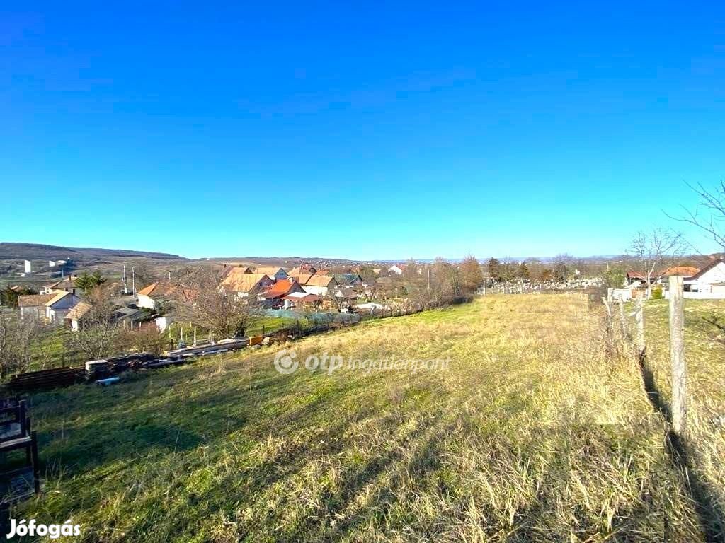 Kőröshegyi eladó 1622 nm-es telek