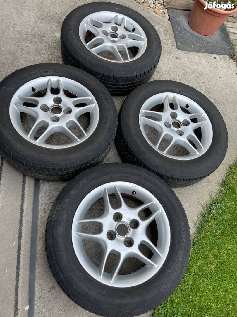 Korrekt 4x114,3 osztókörös Mitsubishi felniszett 15" méretben