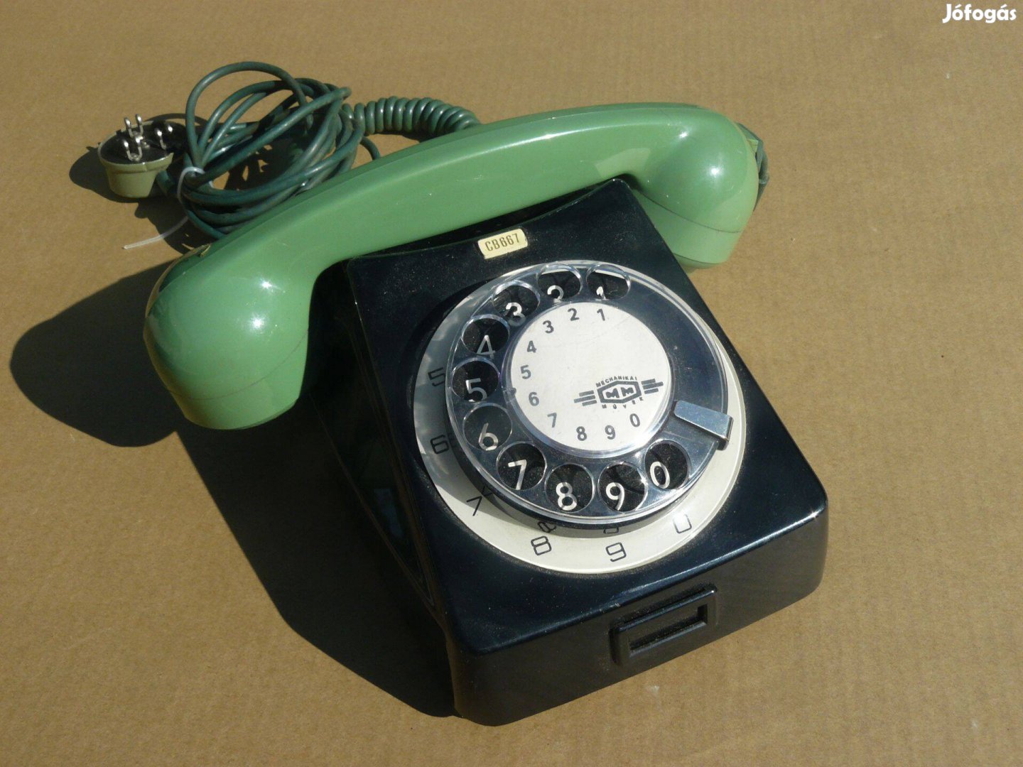Körtárcsázós , vezetékes retró telefon , fekete-zöld színben