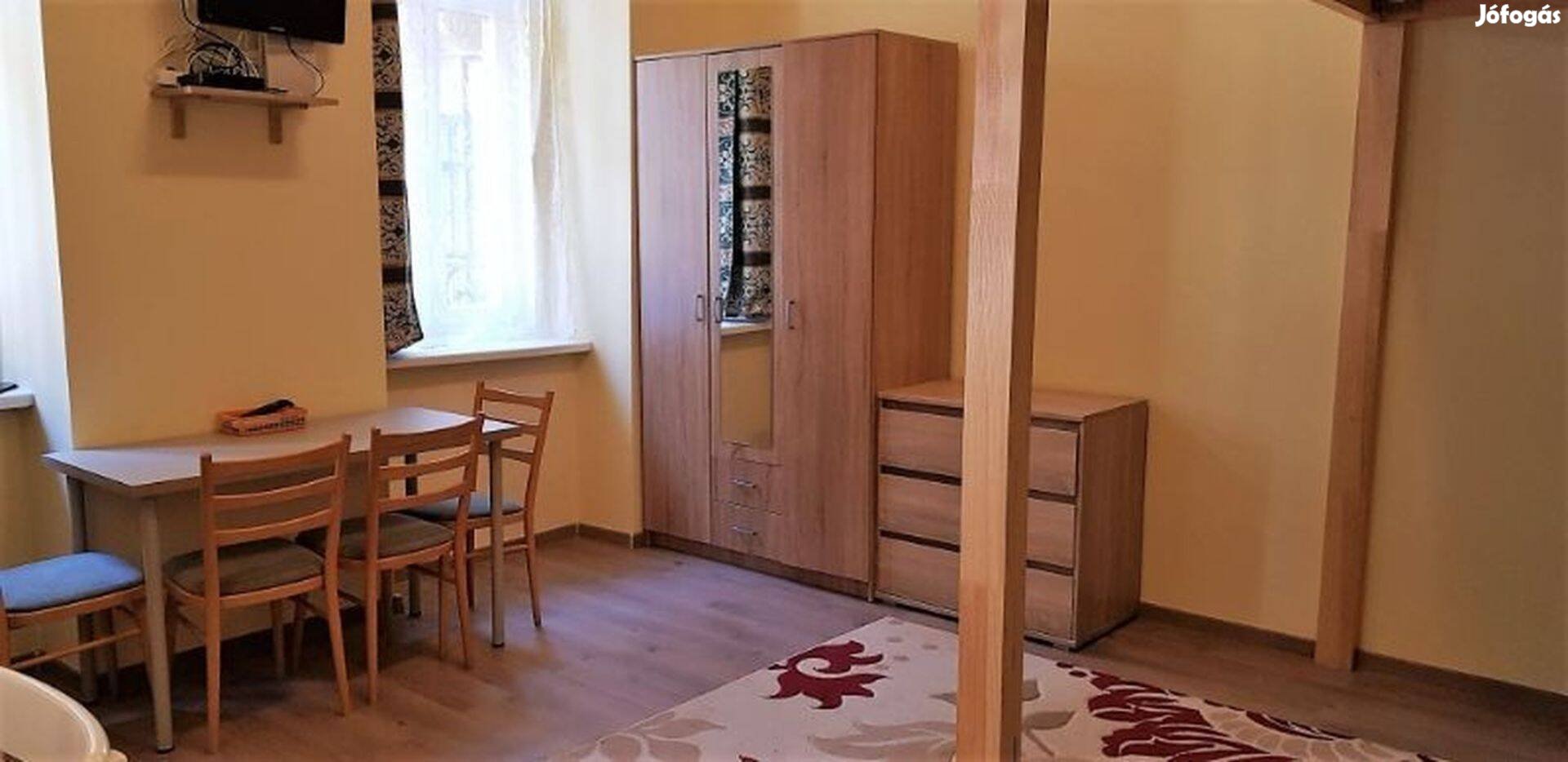 Körút mellett igényesen felújított lakás eladó!