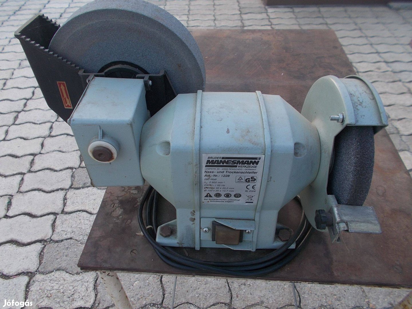 Köszörű kettős 250w állvánnyal megkímélt állapotban eladó!