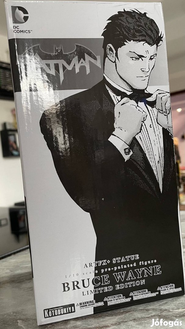 Kotobukiya Bruce Wayne szobor Limitált