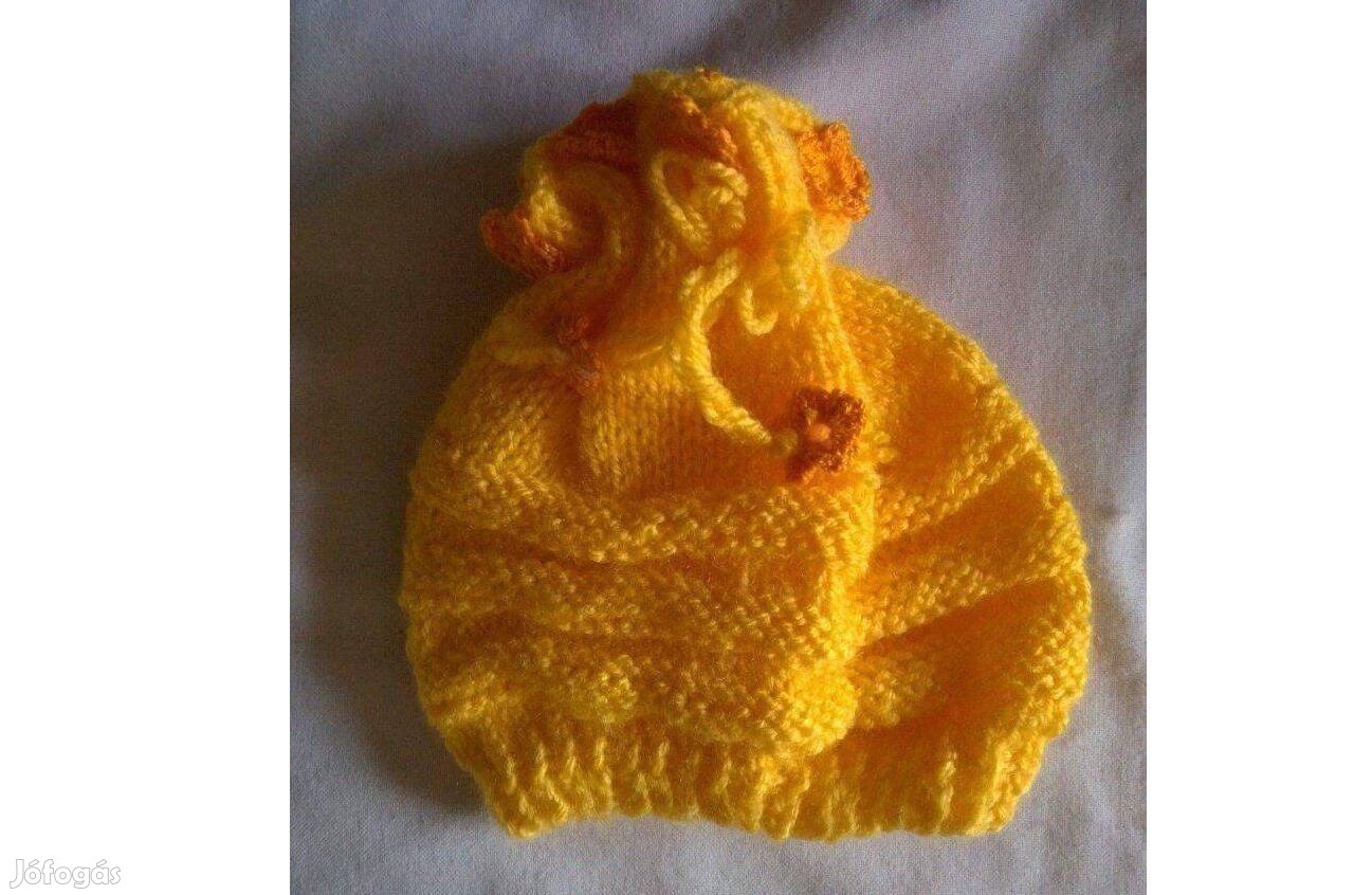 Kötött bébisapka eladó