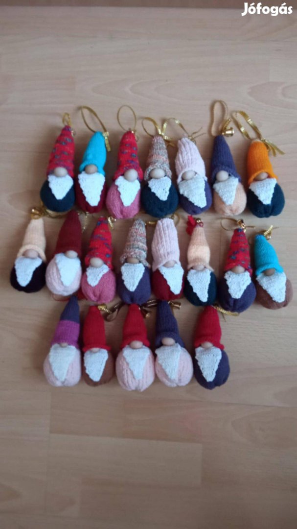 Kötött manó csengettyűs sapkával 350 Ft