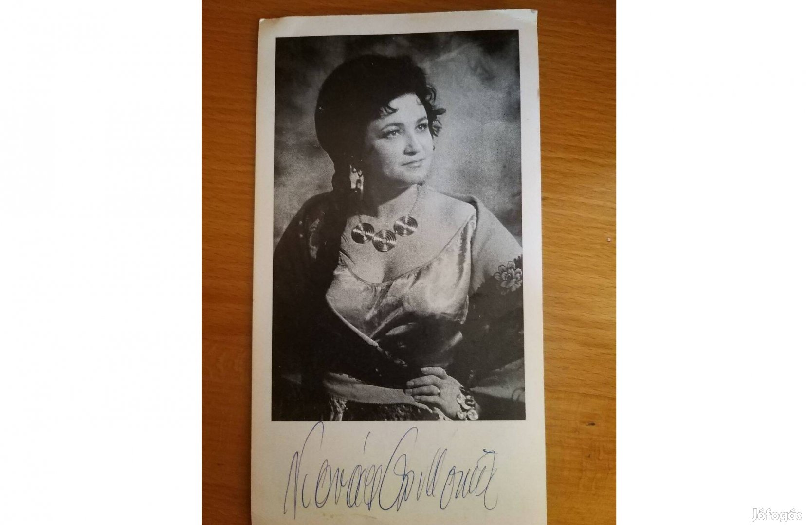 Kovács Apollónia aláírt eredeti fotója 10 x 18 cm