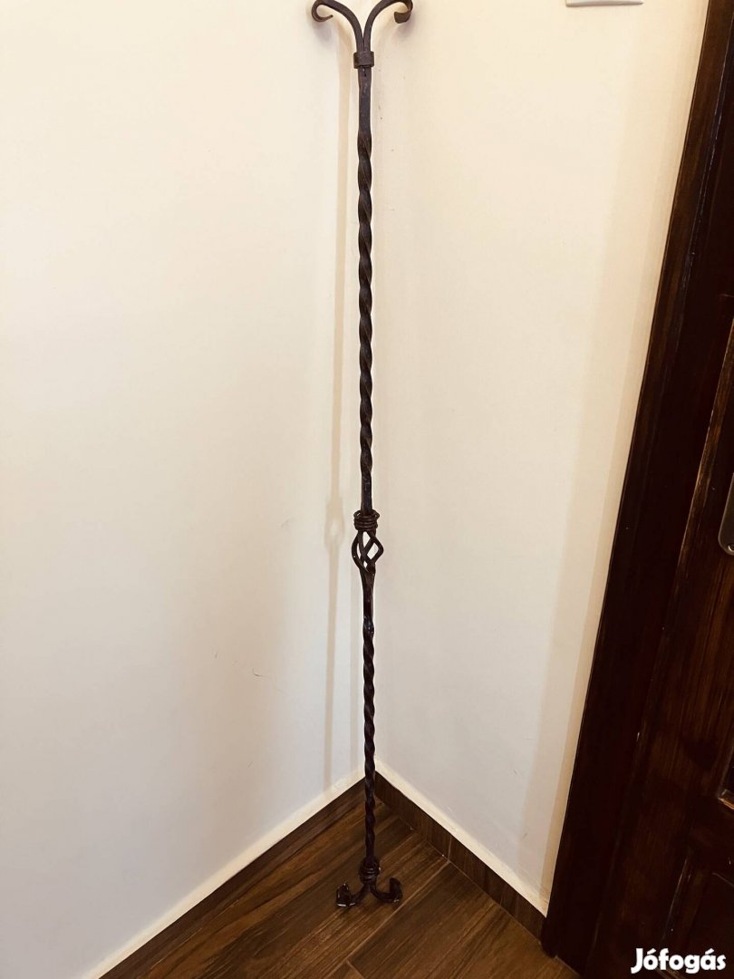 Kovácsolt vas kovácsoltvas karnis Akasztóval