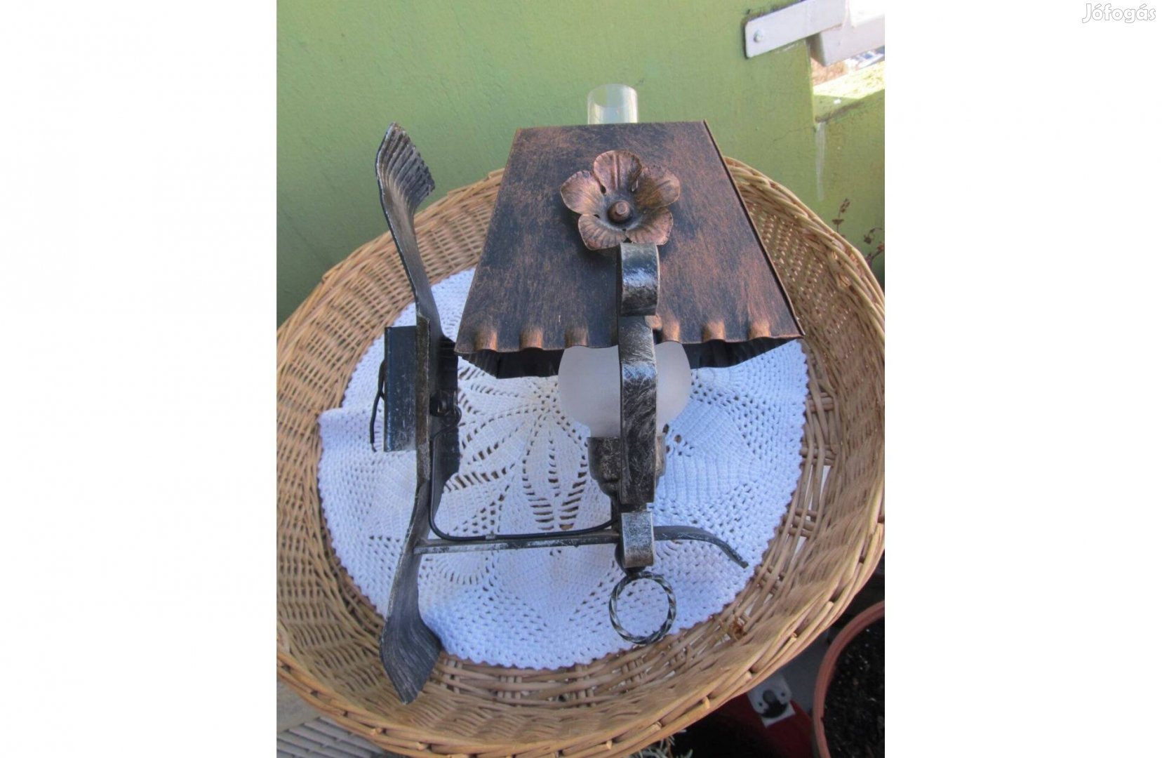 Kovácsoltvas, fémbúrás, cilinderes falilámpa