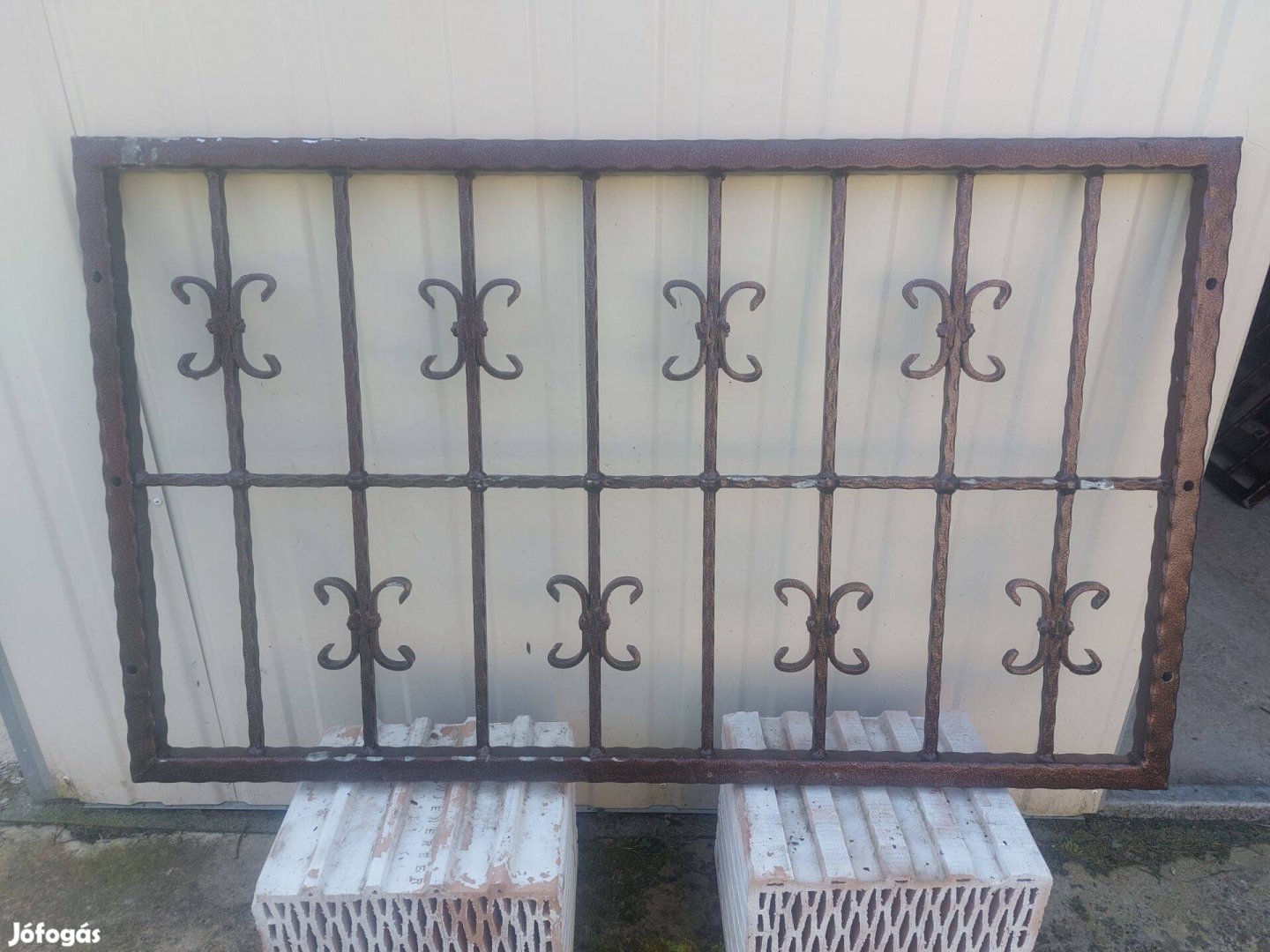 Kovácsoltvas ablakrács eladó