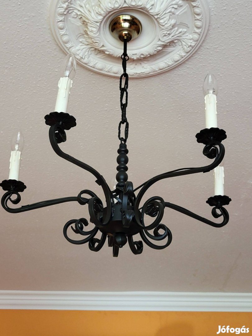 Kovácsoltvas csillár