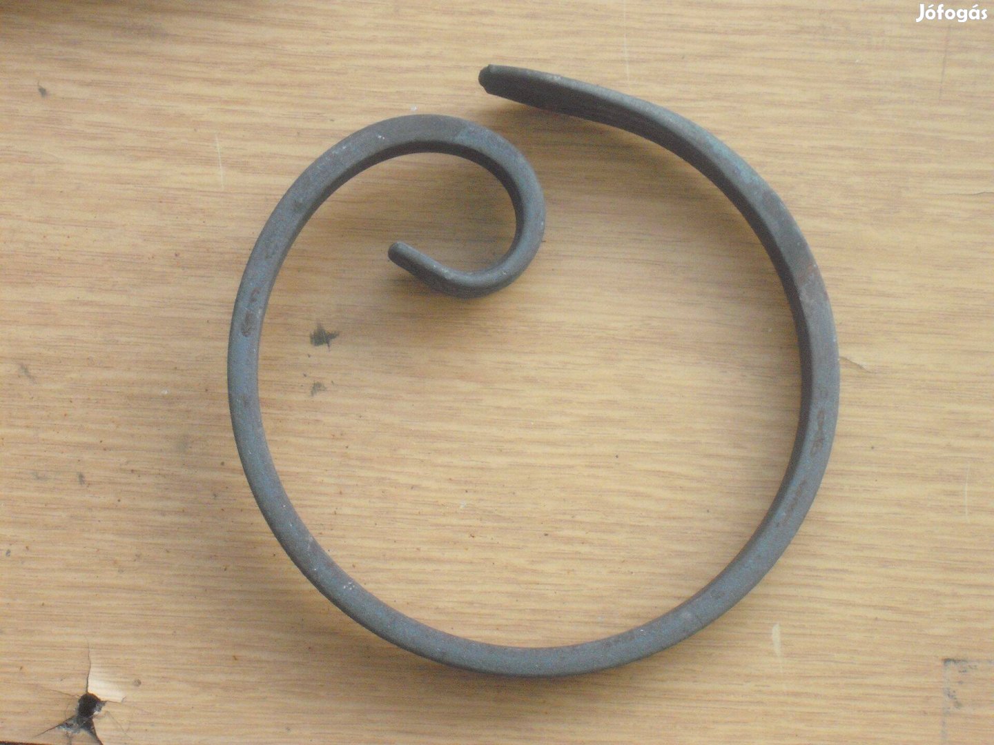 Kovácsoltvas diszitő elem