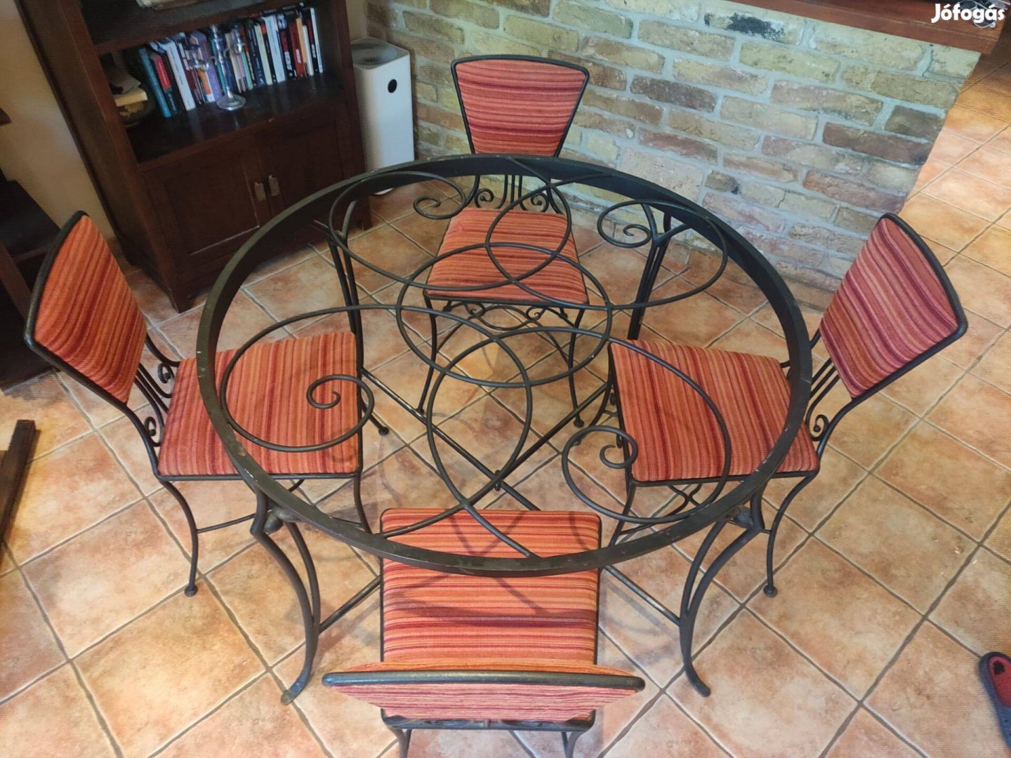 Kovácsoltvas étkező